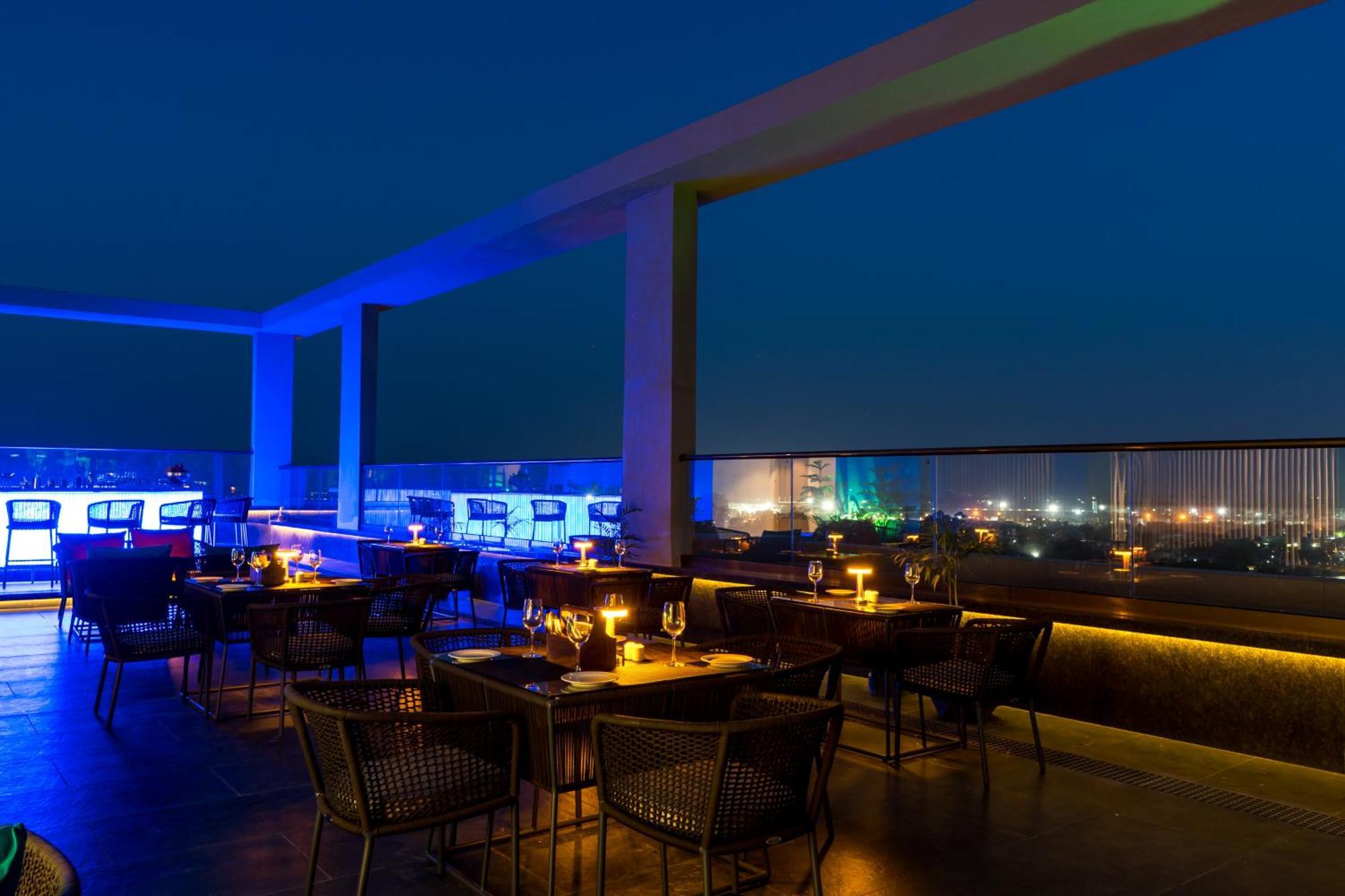 Holiday Inn Lucknow Airport By Ihg ภายนอก รูปภาพ