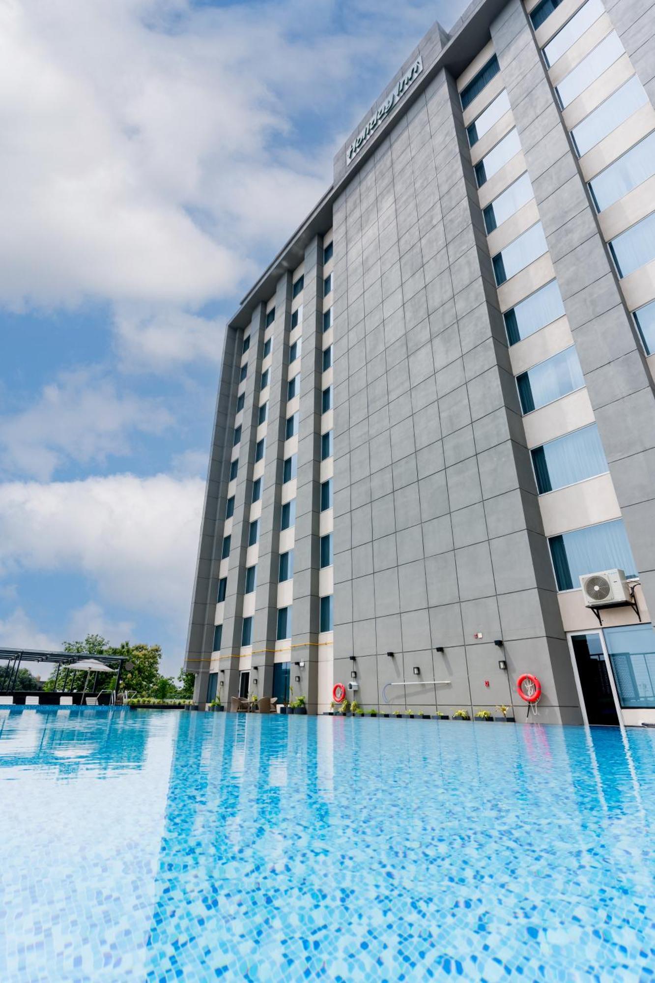 Holiday Inn Lucknow Airport By Ihg ภายนอก รูปภาพ