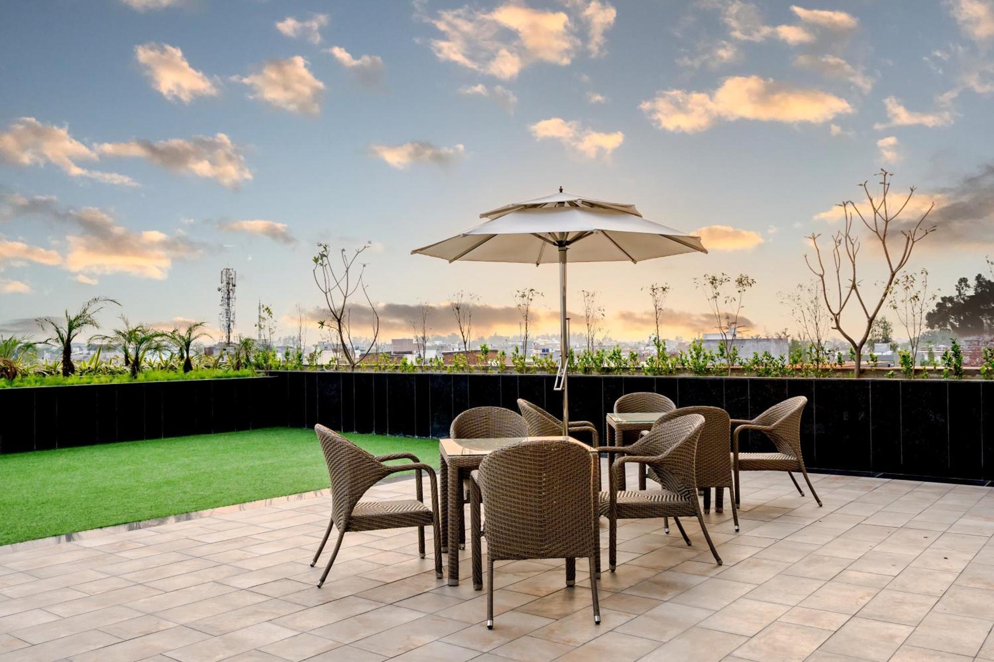 Holiday Inn Lucknow Airport By Ihg ภายนอก รูปภาพ
