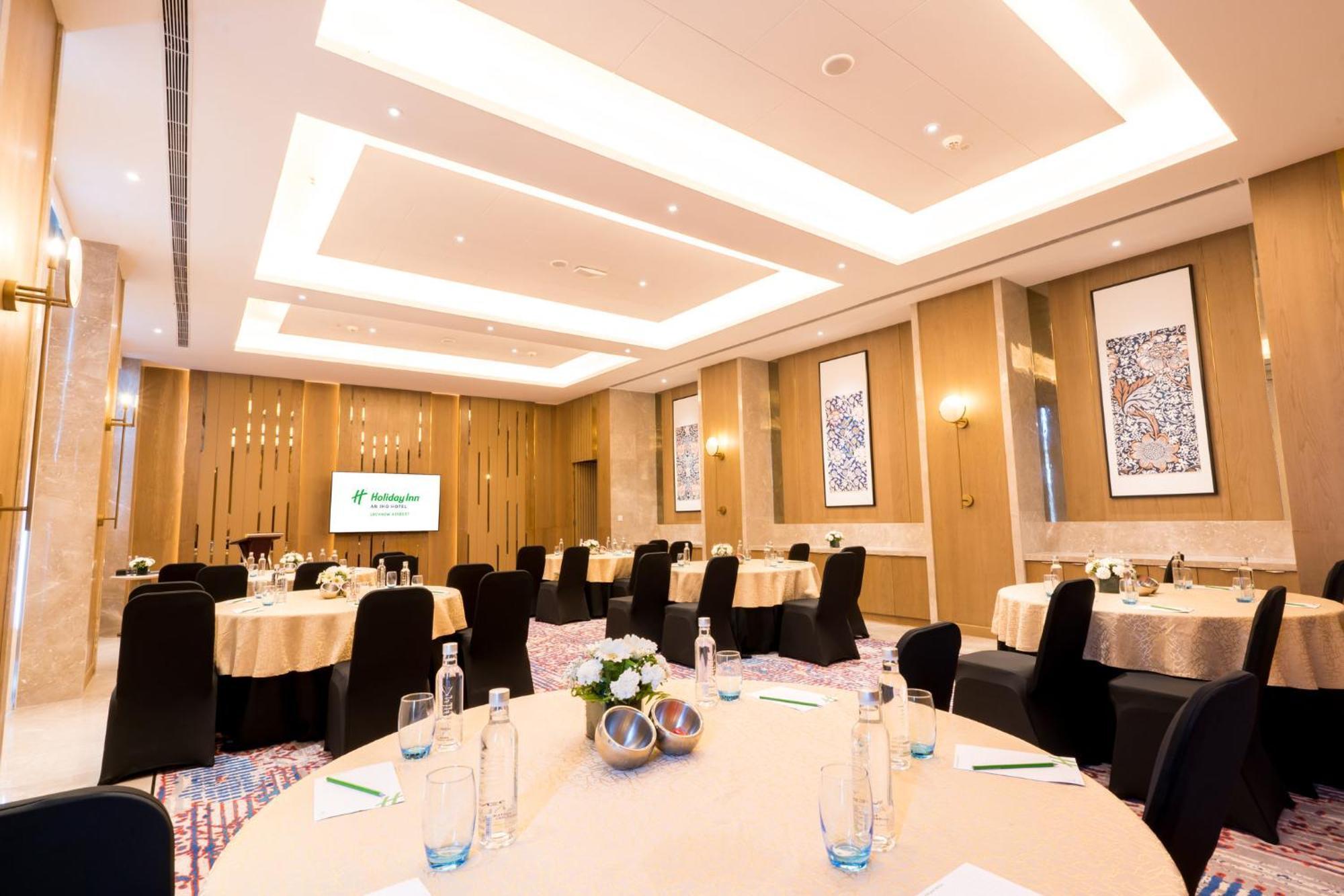 Holiday Inn Lucknow Airport By Ihg ภายนอก รูปภาพ