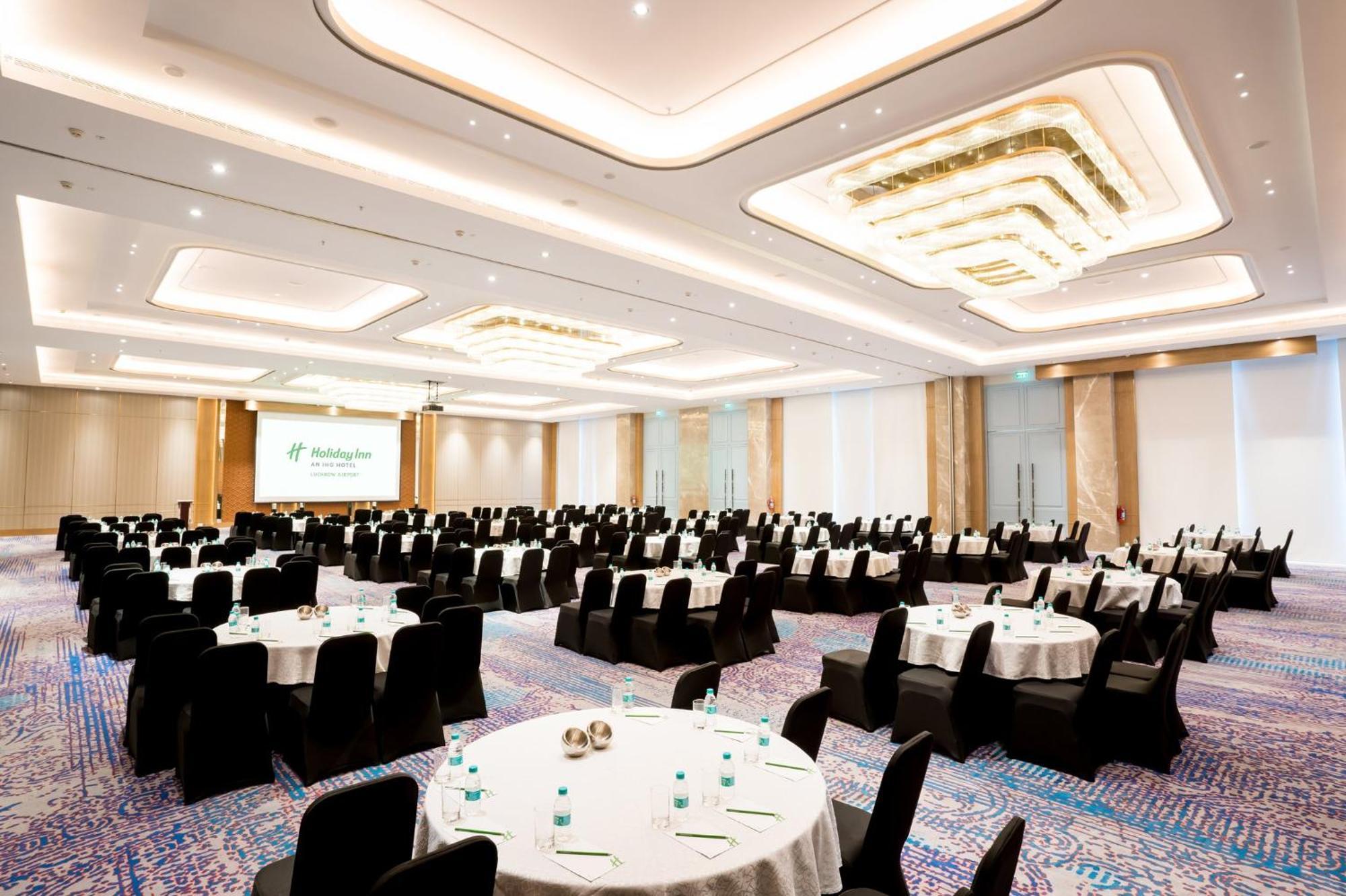 Holiday Inn Lucknow Airport By Ihg ภายนอก รูปภาพ