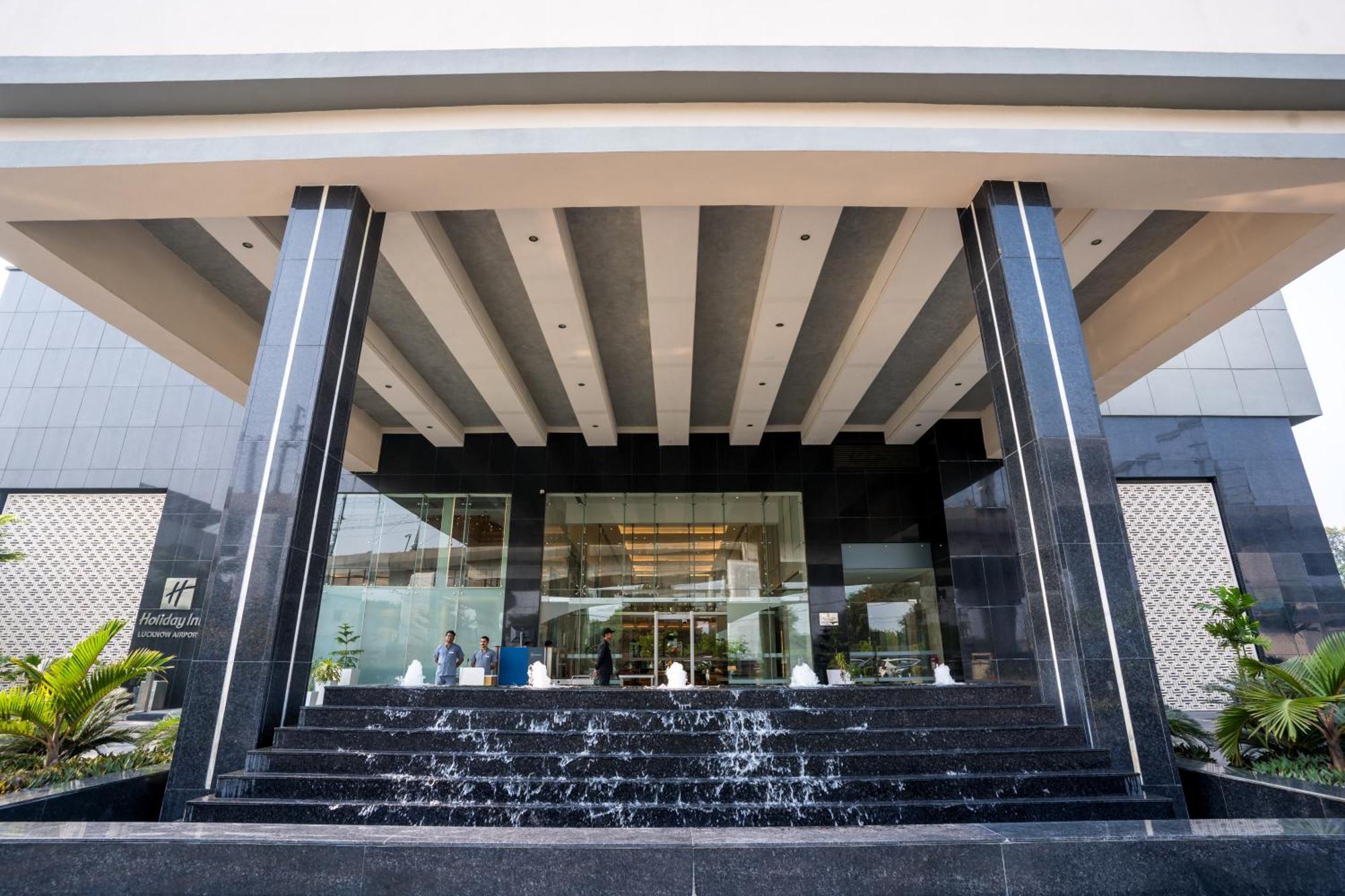 Holiday Inn Lucknow Airport By Ihg ภายนอก รูปภาพ
