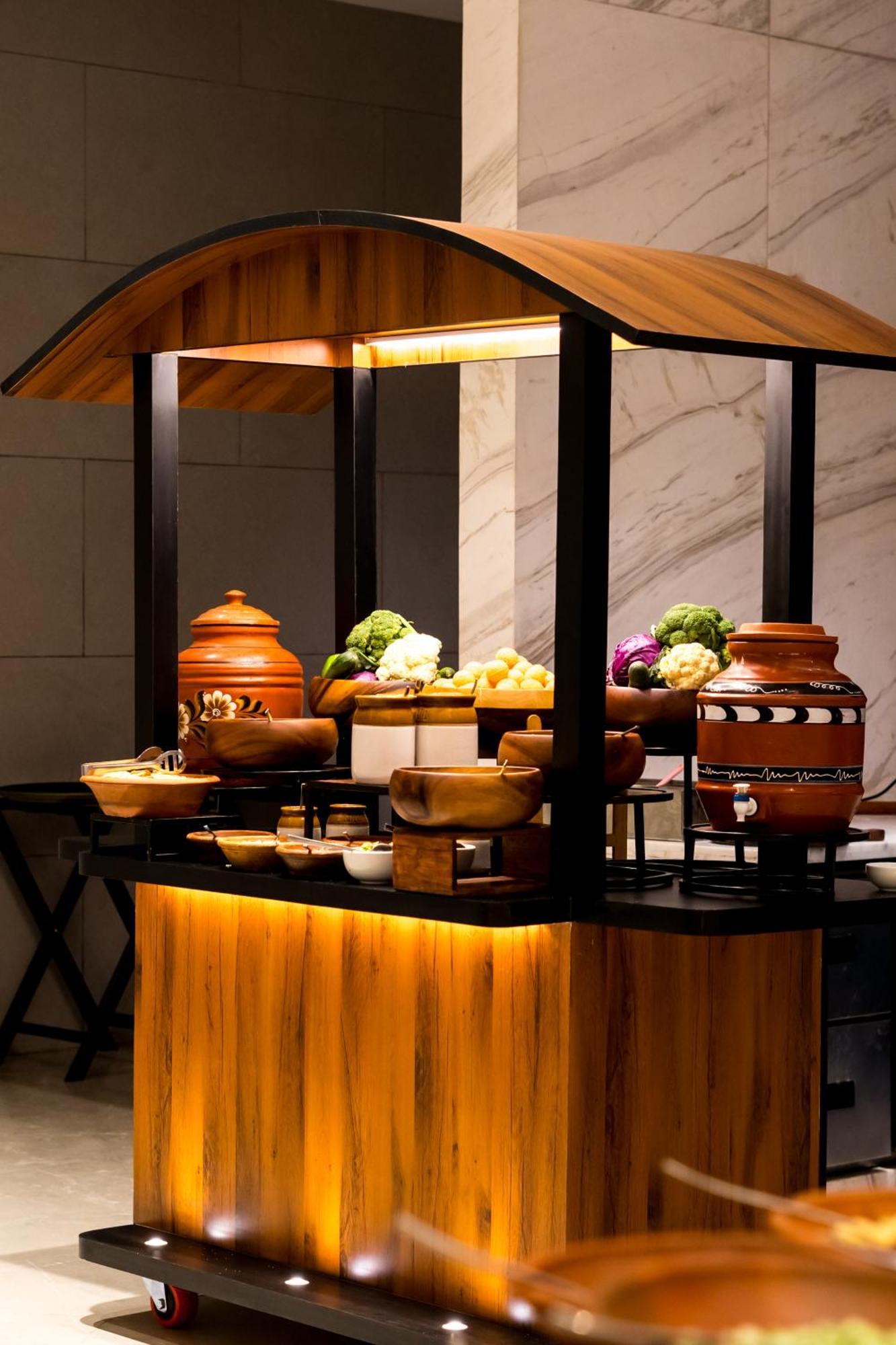 Holiday Inn Lucknow Airport By Ihg ภายนอก รูปภาพ