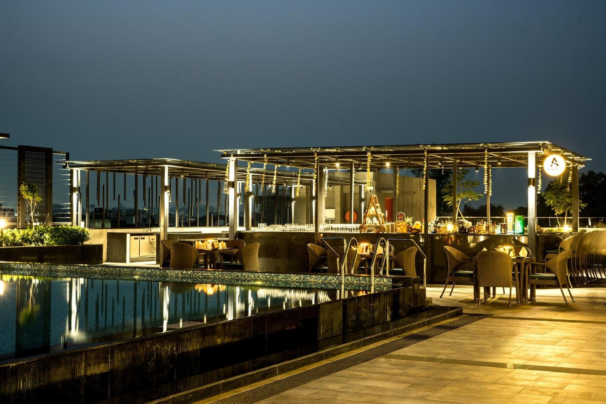 Holiday Inn Lucknow Airport By Ihg ภายนอก รูปภาพ